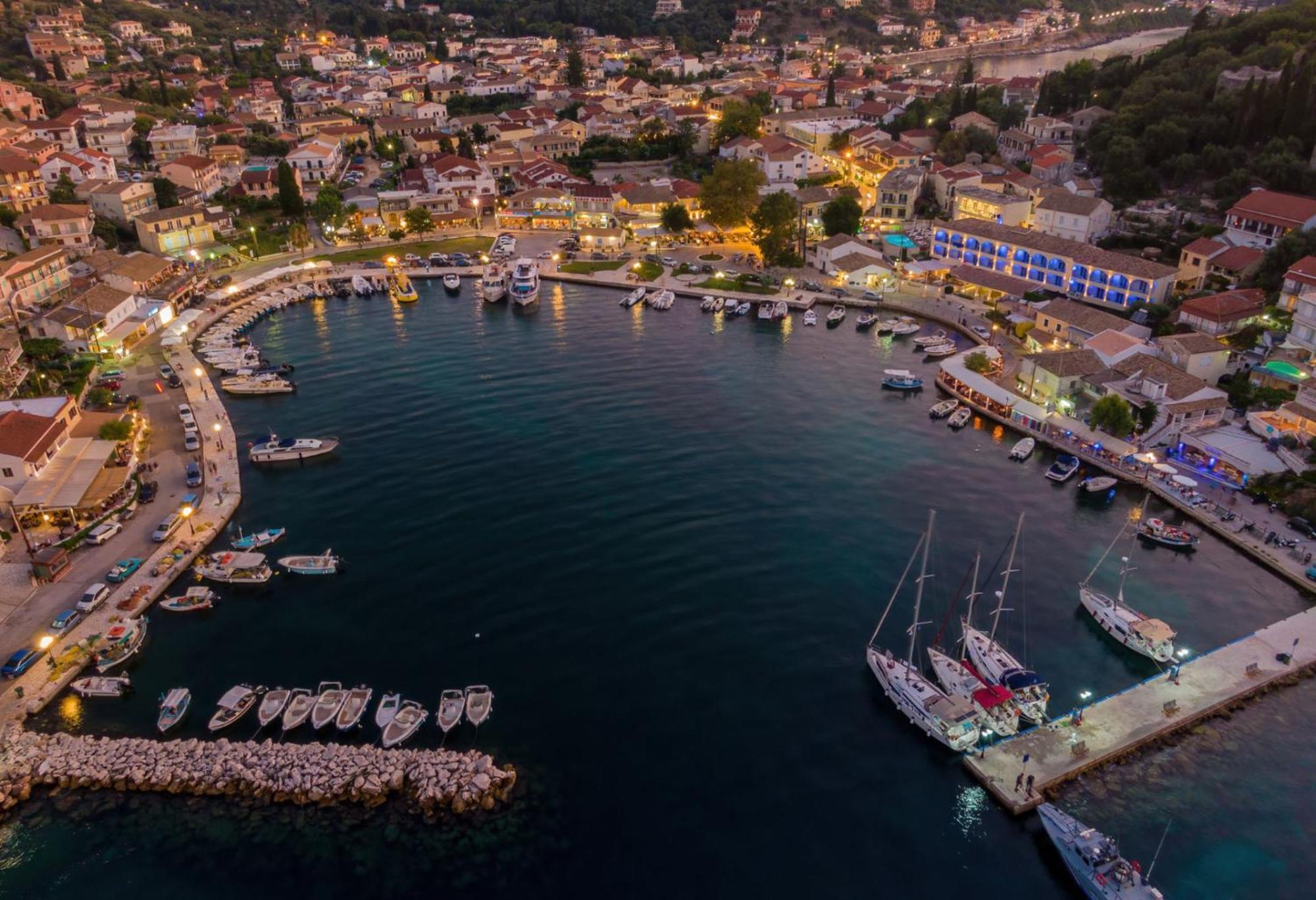 Kassiopi Piazza Suites Eksteriør billede